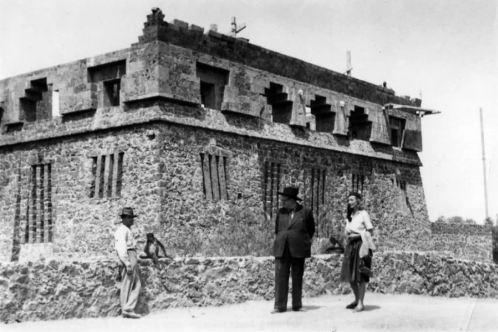 En 1940, Diego Rivera compró un terreno de piedra volcánica en Coyoacán; hoy es el Museo Anahuacalli y puedes visitarlo
