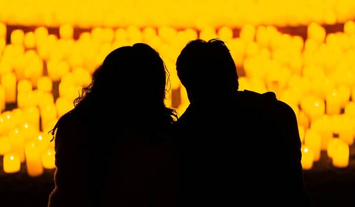 A Super Romantic Candlelight Concert Shines Inside Cincinnati’s Memorial Hall OTR This Valentine’s Day