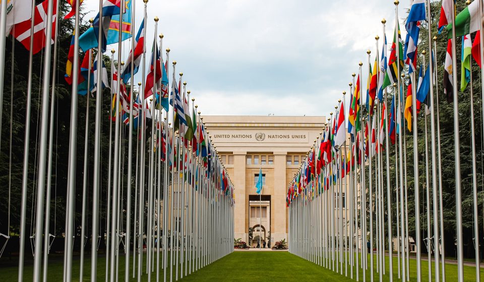 Le Palais des Nations et le Jet d&rsquo;Eau illuminés en bleu pour les 75 ans des Nations Unies ce weekend !