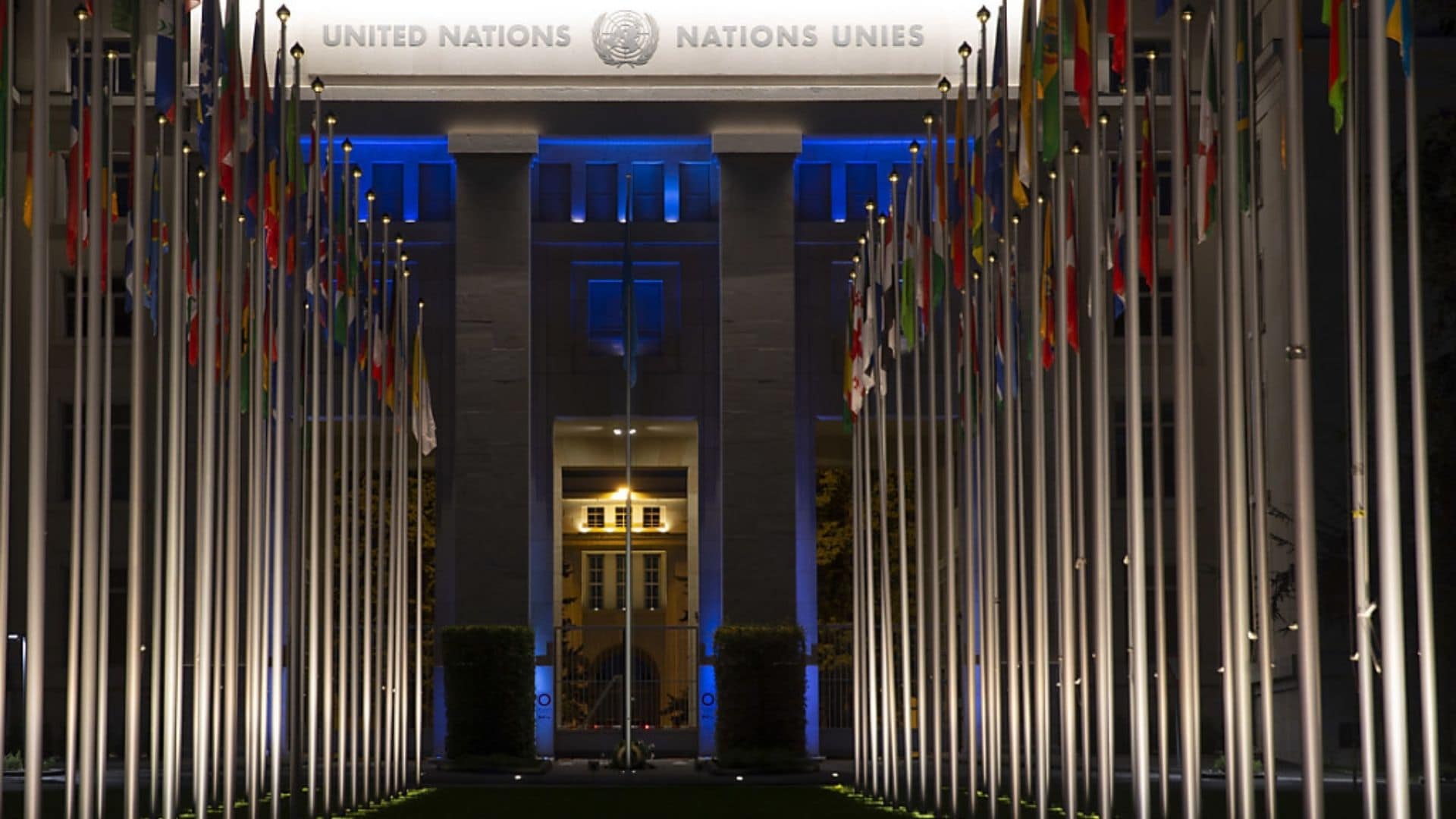 Le Palais des Nations et le Jet d'Eau illuminés en bleu pour les 75 ans ...