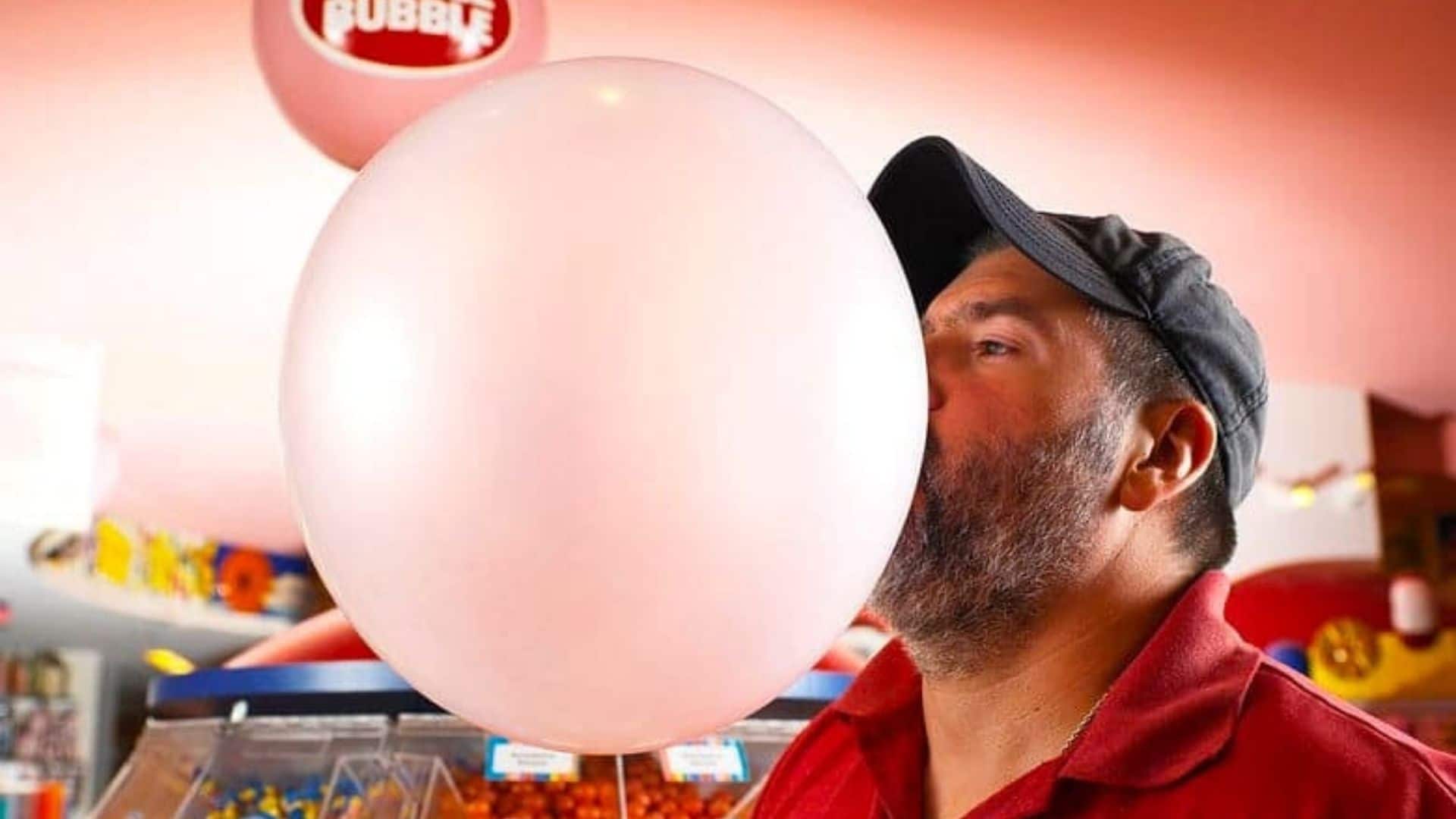 La Plus Grosse Bulle De Chewing Gum Au Monde 10 records Guinness à battre à la maison pendant le confinement ! - Genève  Secrète