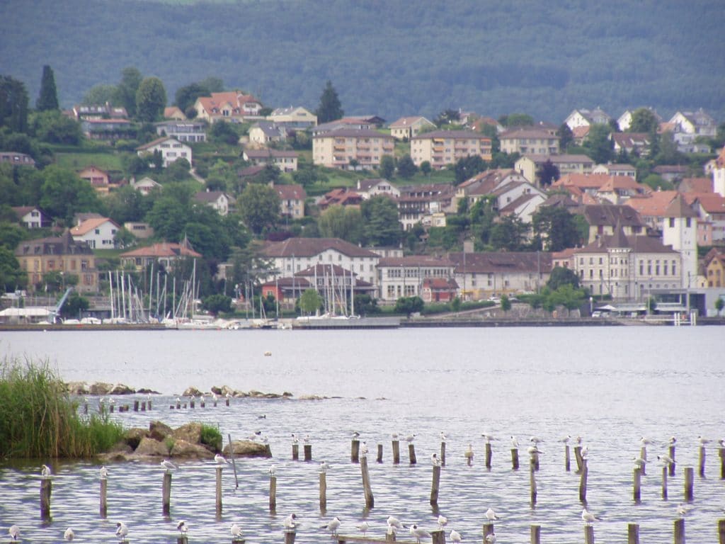 Lac_de_Neuchâtel - suisse - lac - village - romainmotier - chevroux - cheyres - grandson - balade - visite - promenade - ancien - histoire - plage