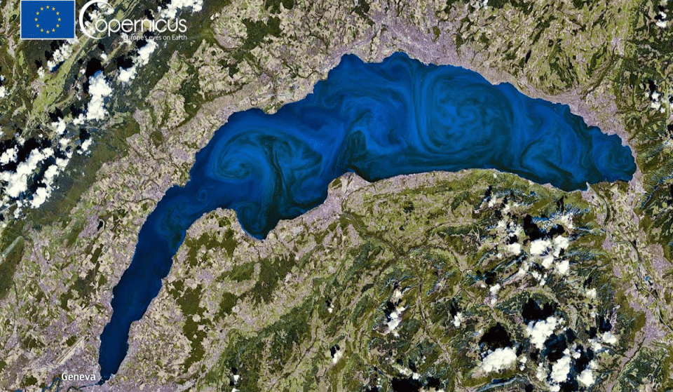 Une photo satellite prouve la prolifération d&rsquo;algues marrons dans le lac Léman !
