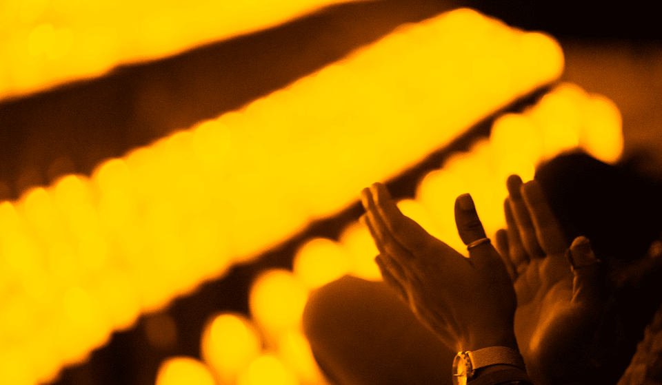 Ce concert inspiré de Bridgerton s’installe dans le plus vieux palace de Suisse : prenez vos places pour ce bal de la Régence éclairé par des milliers de bougies