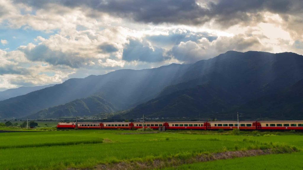 Le Grand Tour : Un magnifique voyage en train de 6 jours à travers les plus beaux paysages de France !