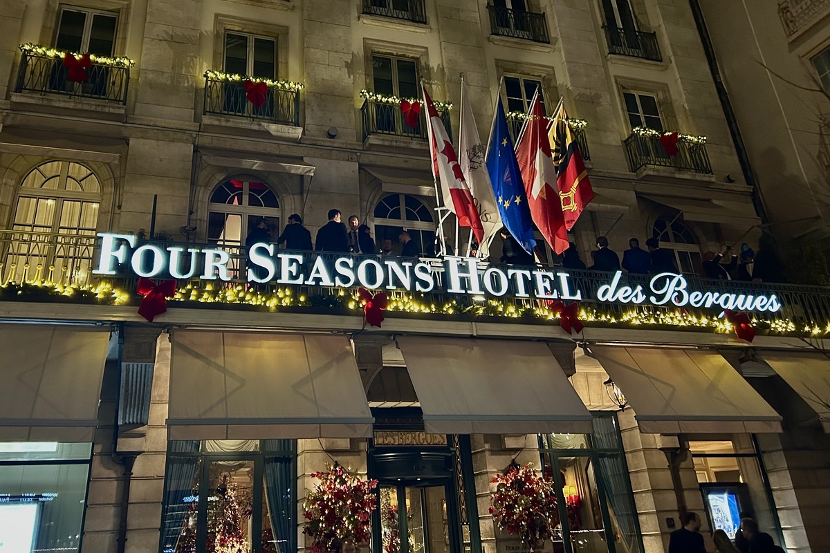 Devanture principale de l'Hôtel Four Seasons Hotel des Bergues, à Genève
