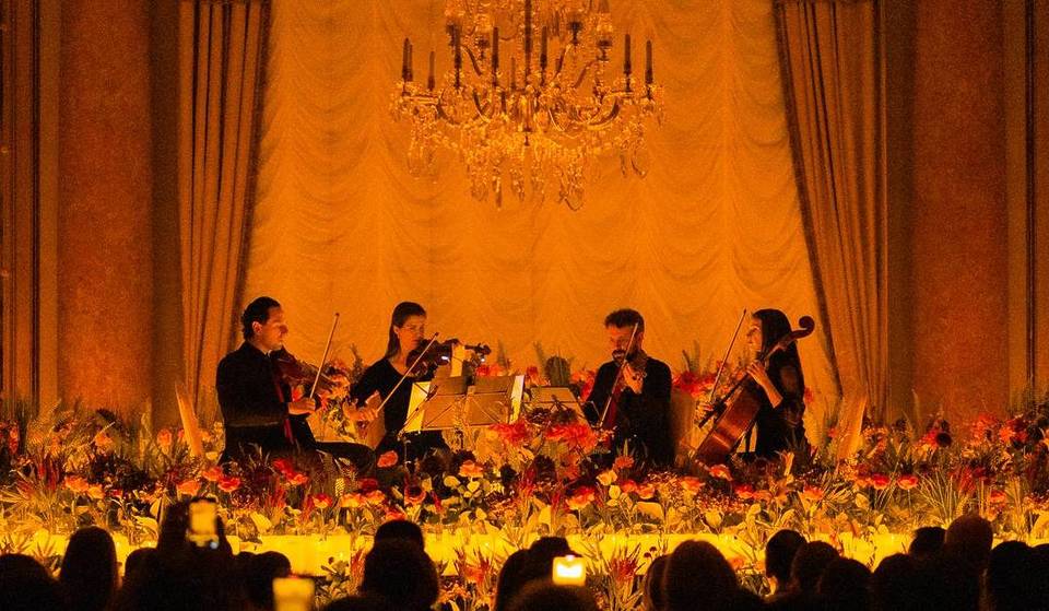 « Un souffle de renouveau » : des concerts célébrant le printemps s&rsquo;installent à la Fondation Les Salons avec une scénographie fleurie inédite