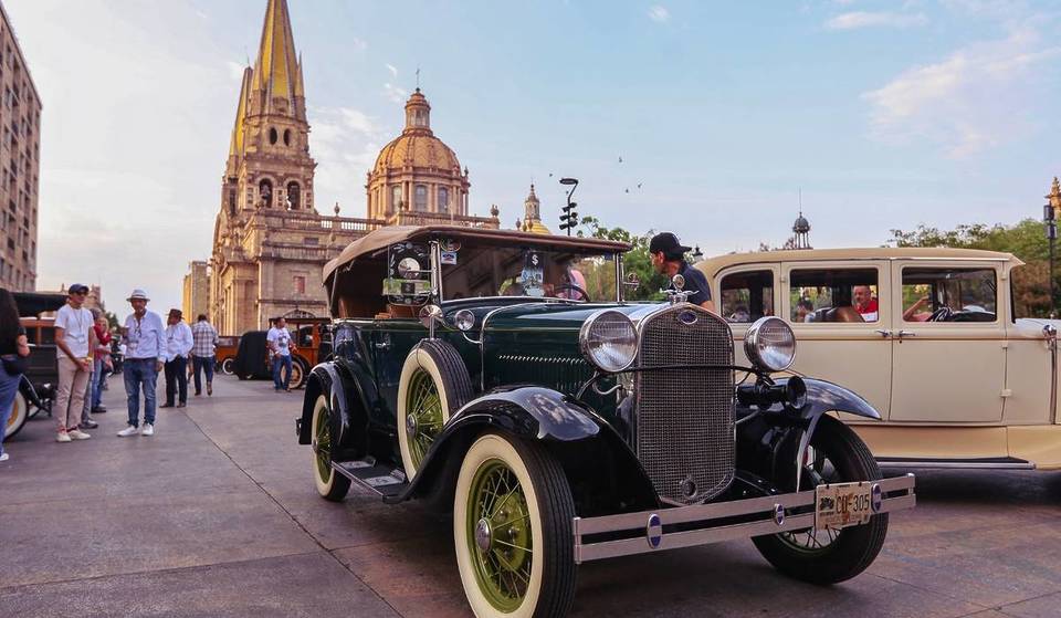 Una gran exhibición gratuita con 65 autos antiguos invadió el Centro de Guadalajara