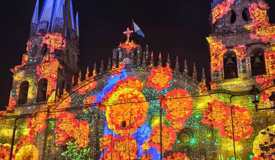 La Catedral de Guadalajara se ilumina con un videomapping de Día de Muertos — solo por tiempo limitado