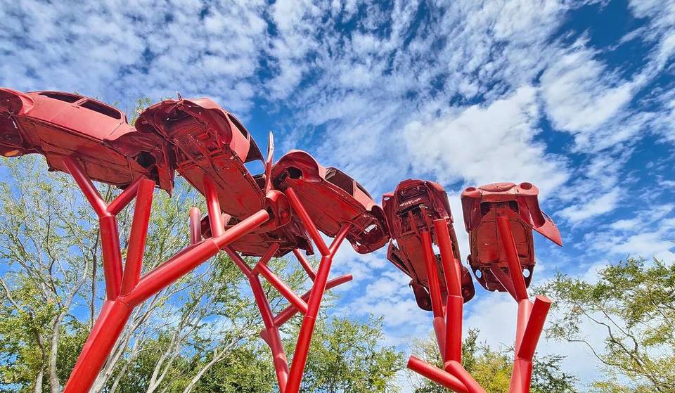 ¿Sabías que en Guadalajara hay un parque con un árbol gigante de vochos que casi nadie conoce?