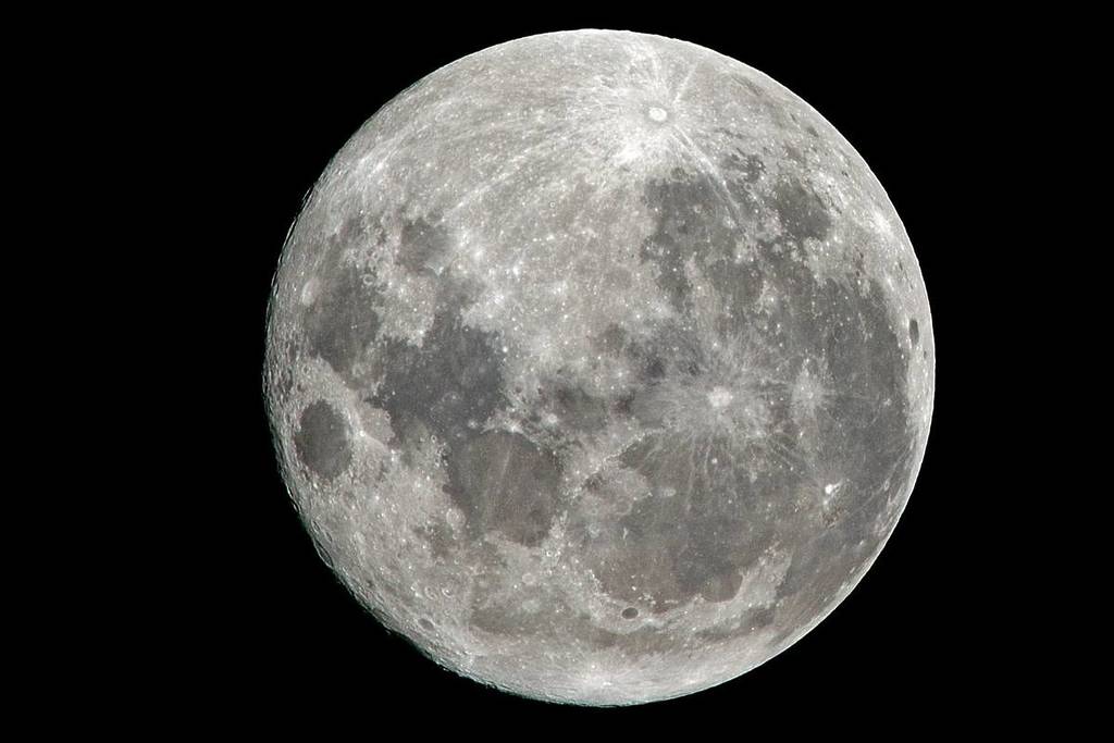 última superluna diciembre 2025
