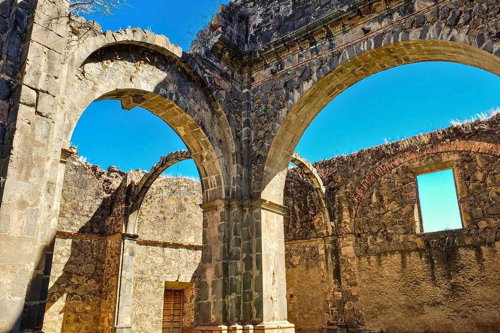 templo inconcluso cerca Guadalajara