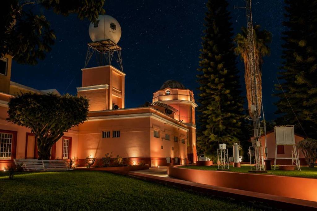 eclipse lunar en el Instituto de Astronomía de Guadalajara