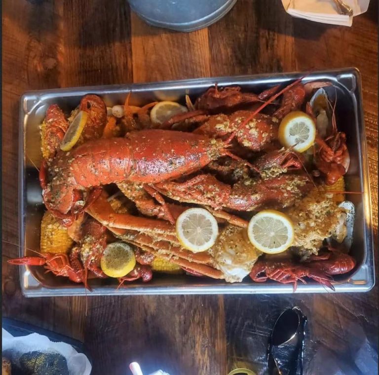 8 TopNotch Seafood Restaurants In Indy That'll Have You Hooked