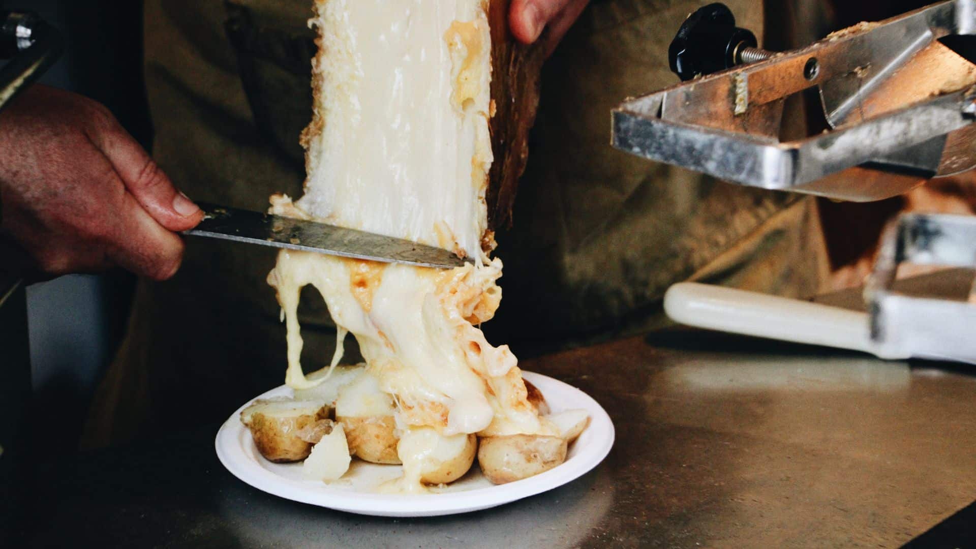 Top des tweets les plus drôles sur la raclette ! - Lille Secret