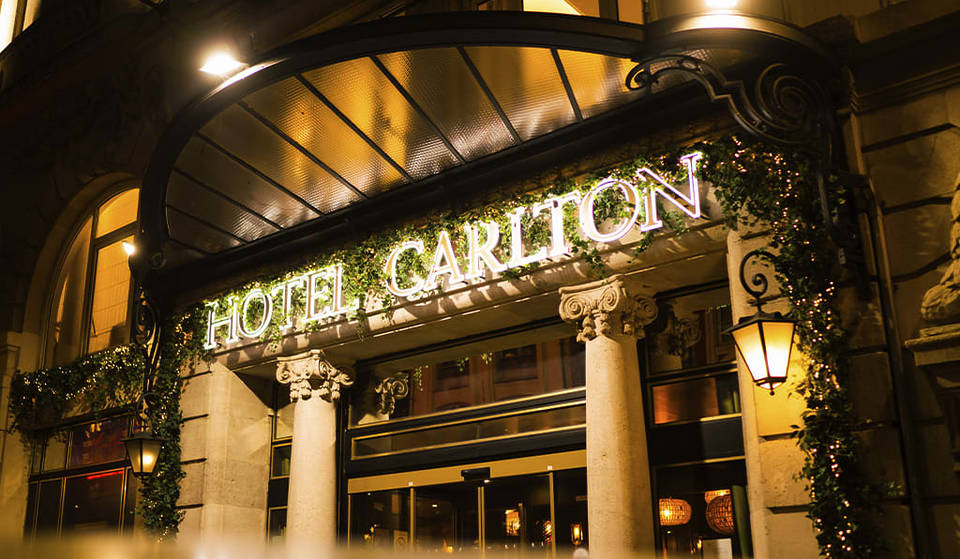 À seulement 5 minutes de la gare  Lille-Flandres, le dôme majestueux de l’Hôtel Carlton s’apprête à faire vibrer Lille lors de rendez-vous uniques