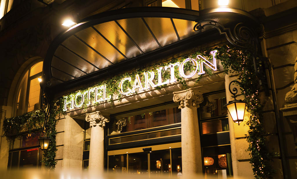 À seulement 5 minutes de la gare  Lille-Flandres, le dôme majestueux de l’Hôtel Carlton s’apprête à faire vibrer Lille lors de rendez-vous uniques