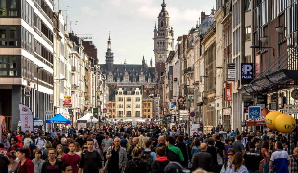 À la Braderie de Lille, un quiz fait gagner des maillots dédicacés par les équipes sportives emblématiques de la ville 