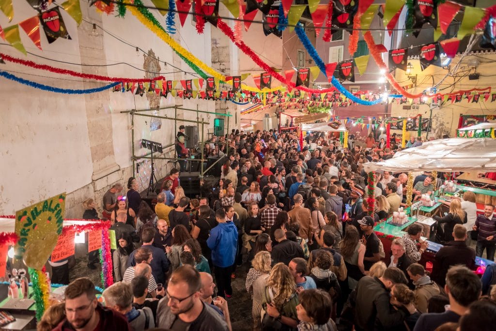 Lissabonner Feste: in den Stadtvierteln und in den alternativen Vierteln