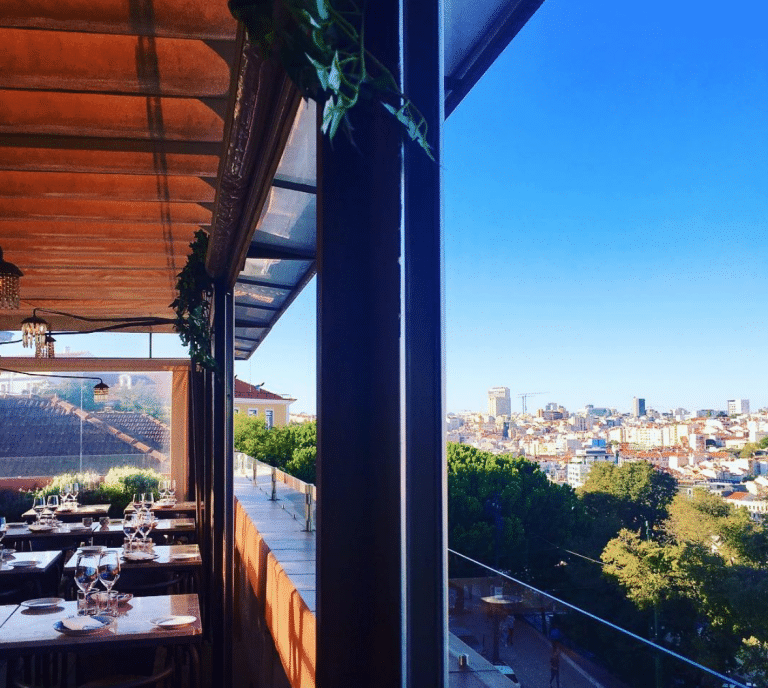 Rooftops em Lisboa os melhores terraços para os fins de tarde