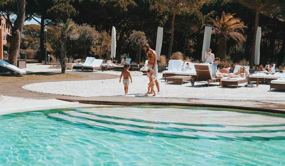 Piscine d&#8217;albergo aperte al pubblico a Lisbona, pronte a tuffarsi nell&#8217;estate più fresca della città (+4 consigli d&#8217;oro)