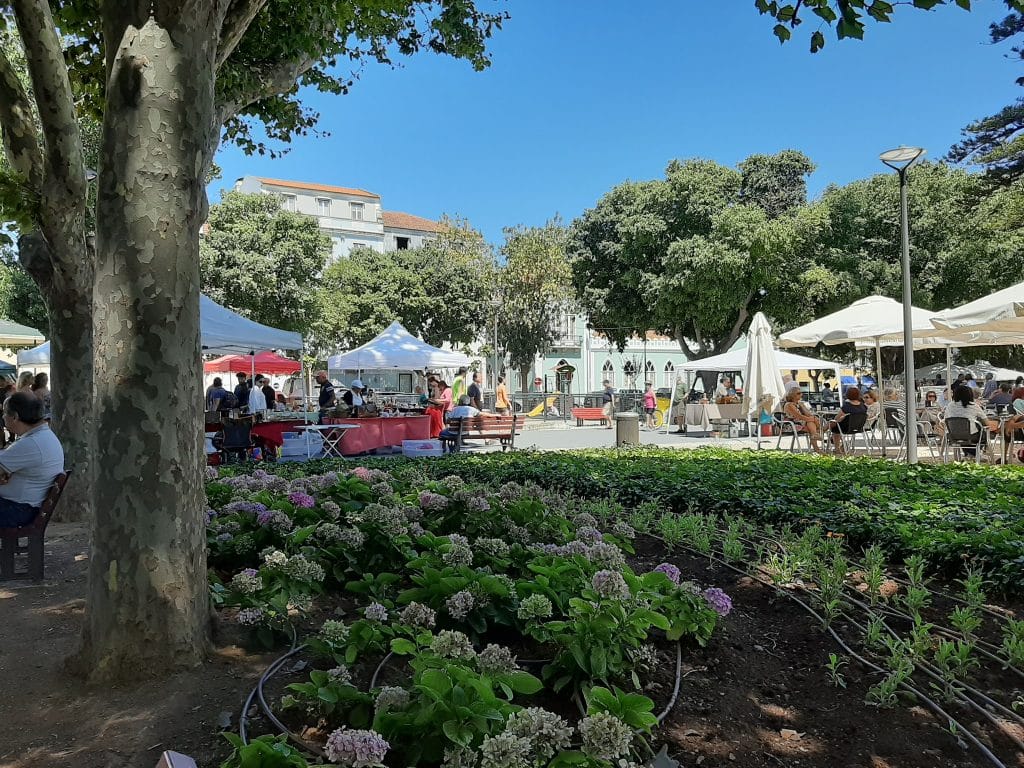 Mercato dell'usato e dell'artigianato di Algés