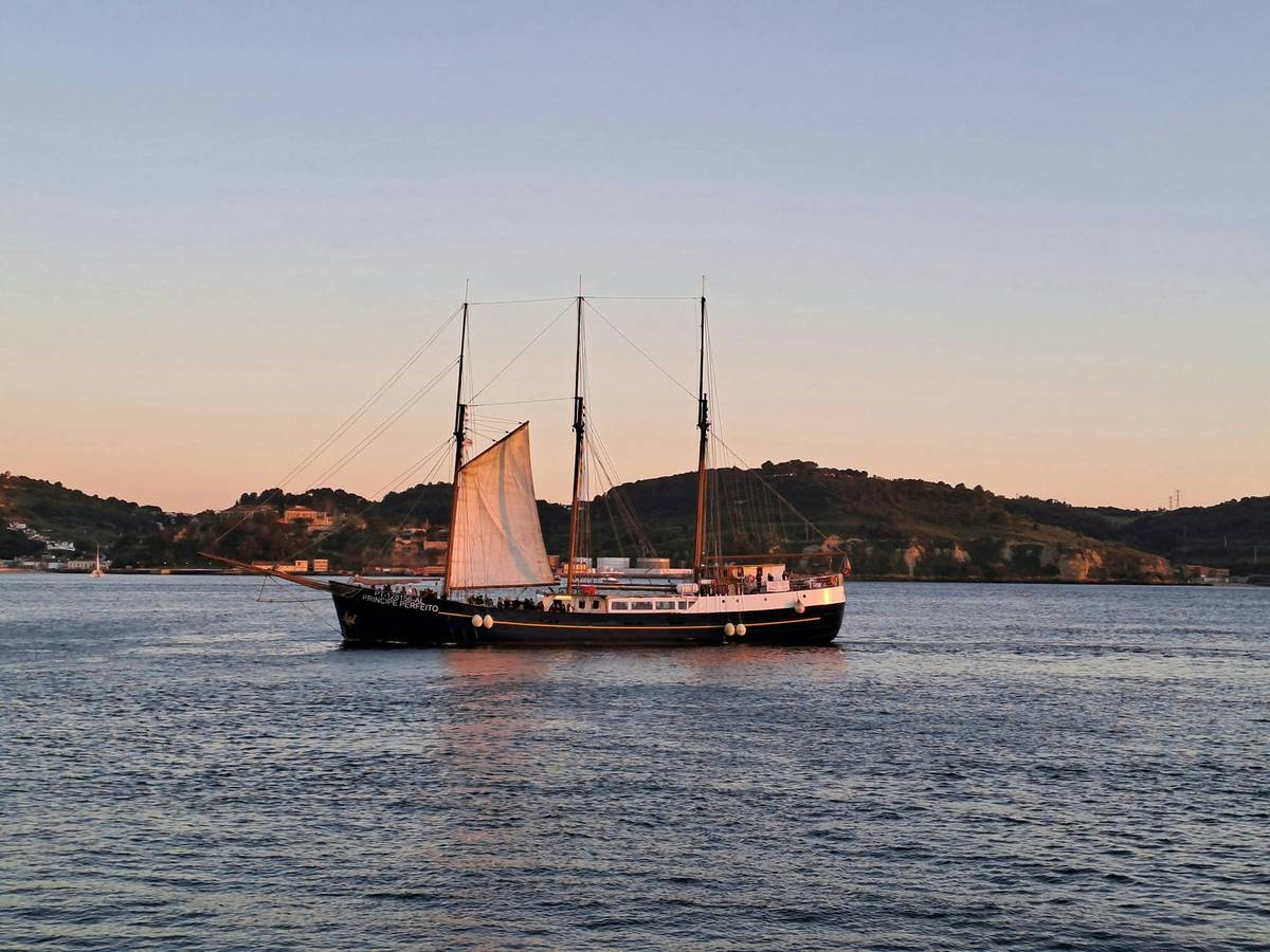 passeio de barco no tejo