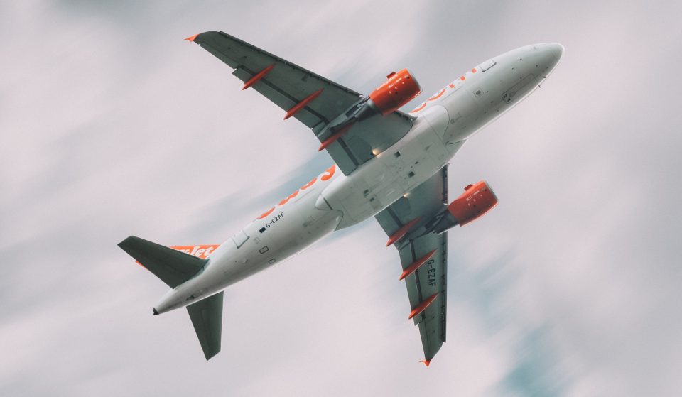 EasyJet lança promoção com voos baratos para o verão de 2021
