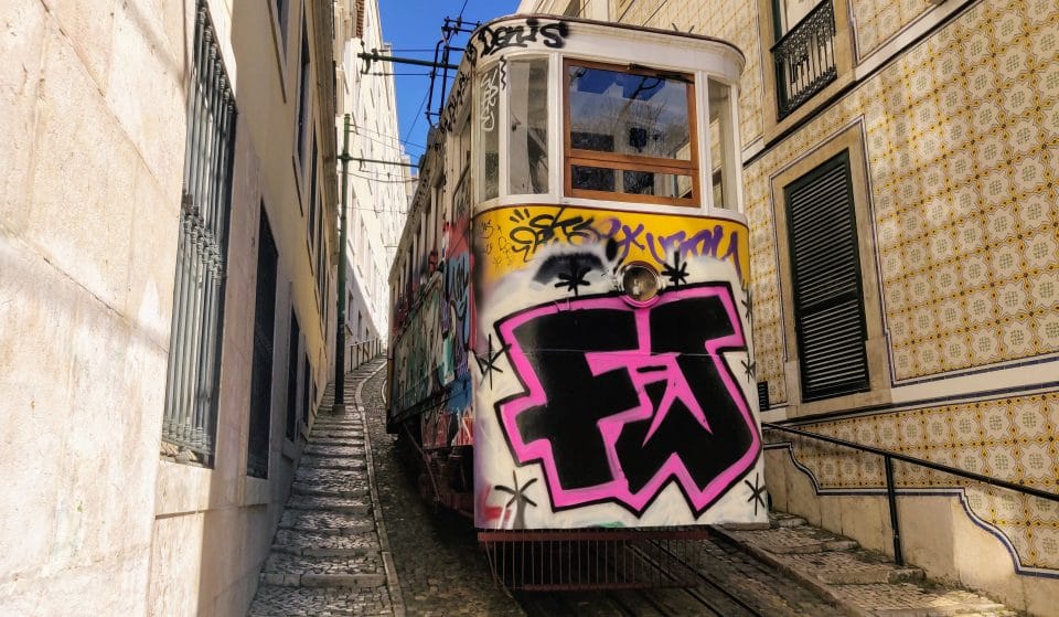 O mais antigo ascensor de Lisboa faz hoje 140 anos