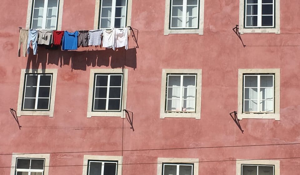 Lisboa estás à janela: 30 fotografias dos parapeitos mais lindos da cidade
