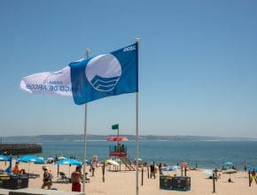 Bald ist Badesaison: Von den 438 mit der Blauen Flagge ausgezeichneten Orten liegen 35 Strände im Großraum Lissabon