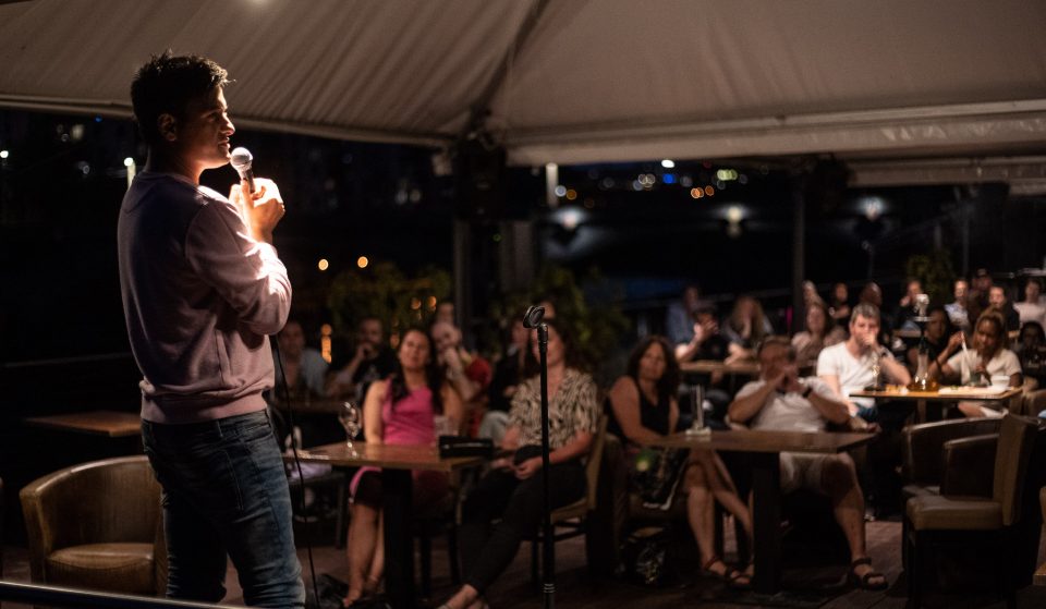 Ferroviário recebe noite de comédia com George Zacharopoulos