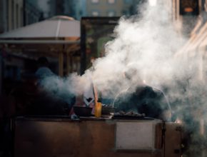 As ruas e ruelas com os melhores assadores: o guia definitivo para comer castanhas assadas em Lisboa