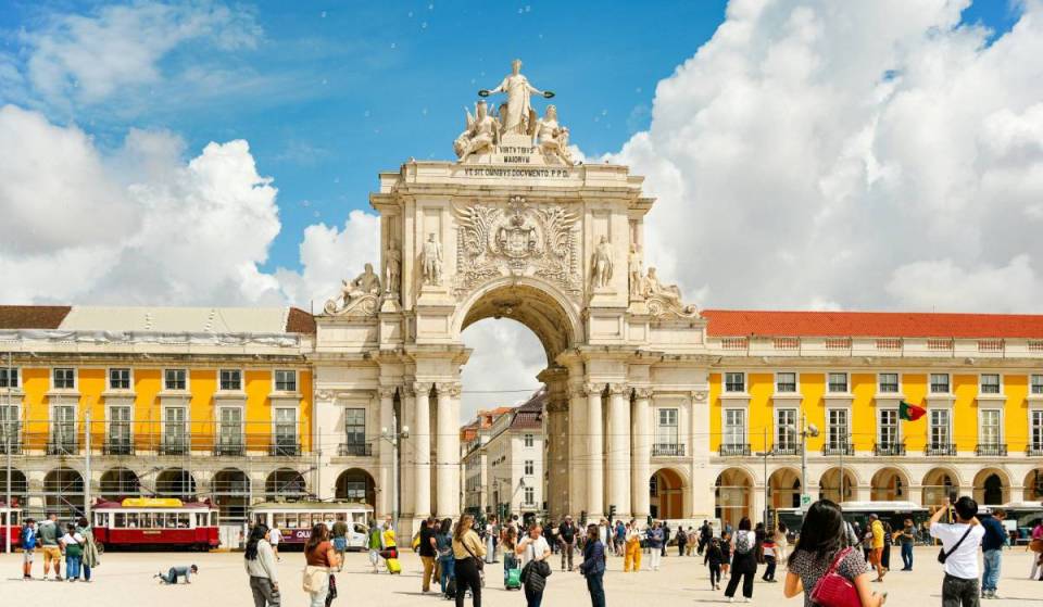Lisboa deverá acordar com cerca de 13 °C na quinta-feira, até 5 graus abaixo do normal; o frio alivia na sexta