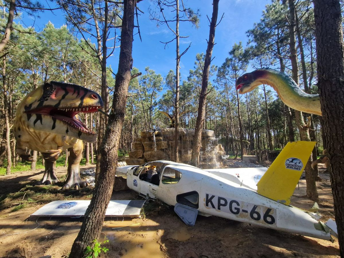 dinossauros Giganotosaurus e o Gigantoraptor no Dino Parque da Lourinhã