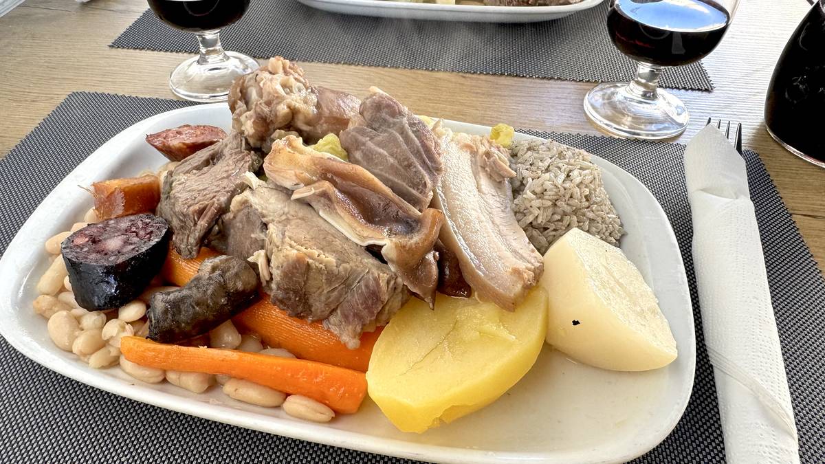 cozido à portuguesa no restaurante Petiscos Amandius