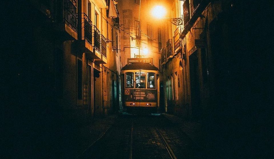28 fotografias em que o elétrico 28 é o protagonista