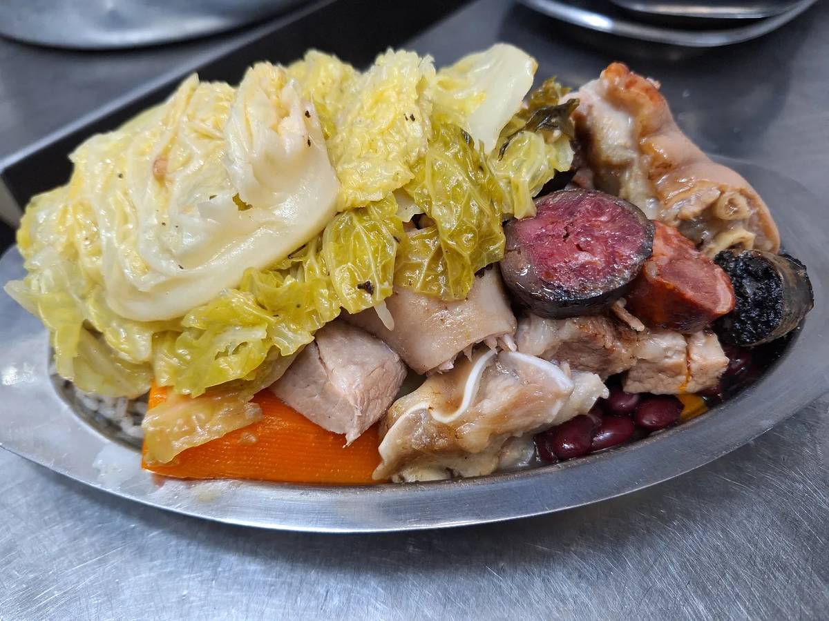 cozido à portuguesa no restaurante riso