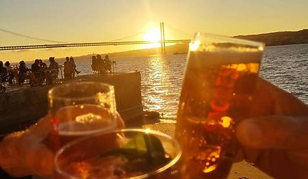 por do sol a partir do restaurante ponto final