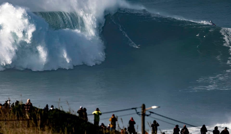 Ondas gigantes da Nazaré em destaque na exposição de fotografia “Naza10”