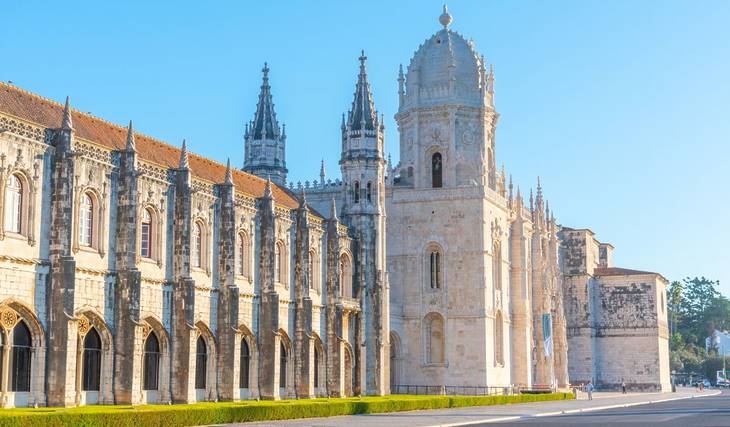 Viagem no tempo em Lisboa: 13 paragens essenciais entre ruínas medievais e obras-primas da engenharia nacional