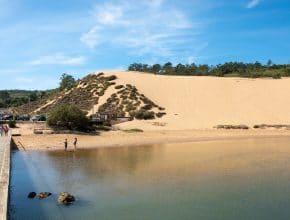 A duna de Salir do Porto tem cerca de 50 metros de altura e é a maior do país, a pouco mais de uma hora de Lisboa