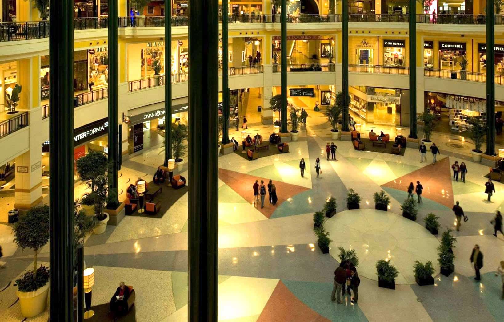 praça central do centro comercial colombo