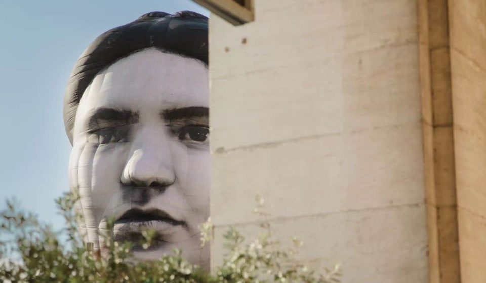 Cabeça gigante sobrevoou Lisboa. Via-se em várias zonas da capital