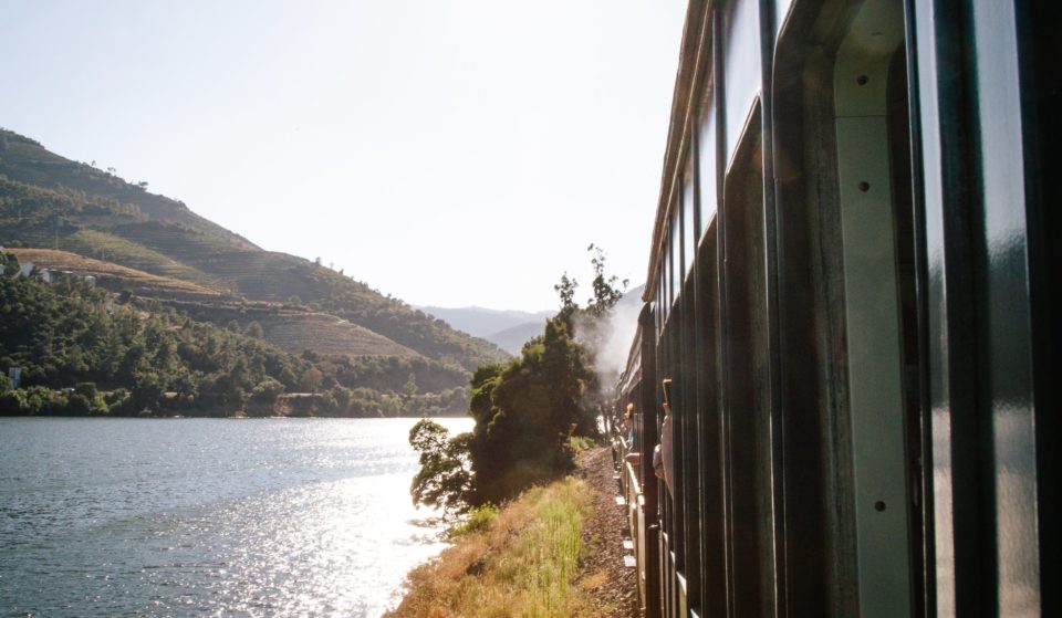 Este passe de comboio permite-te viajar por quase todo o país, por menos de 50€