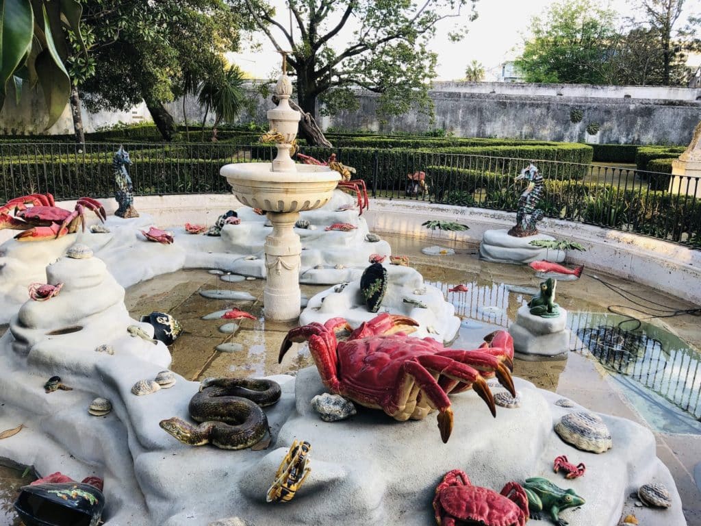 peças no Jardim Bordalo Pinheiro