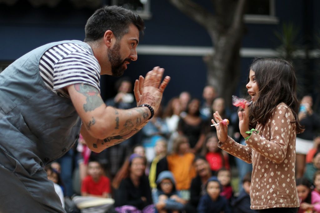 mago e bambino a Lisboa Mágica