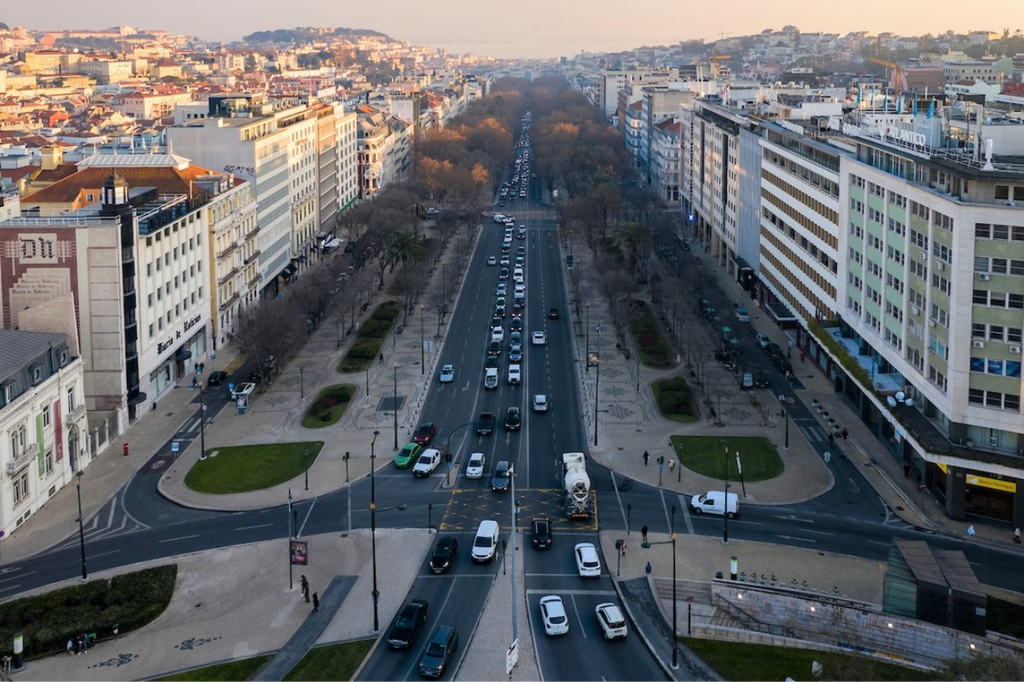Obras na Avenida da Liberdade para repor sentidos do trânsito