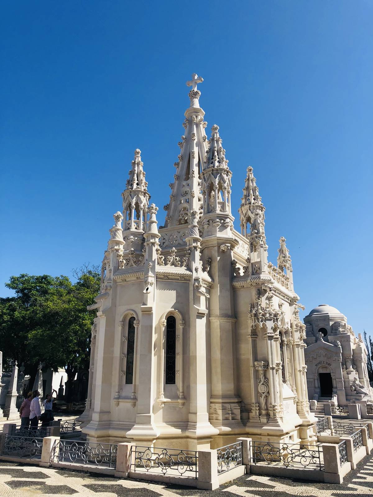 jazigo no cemitério do alto de são joão, cemitérios municipais