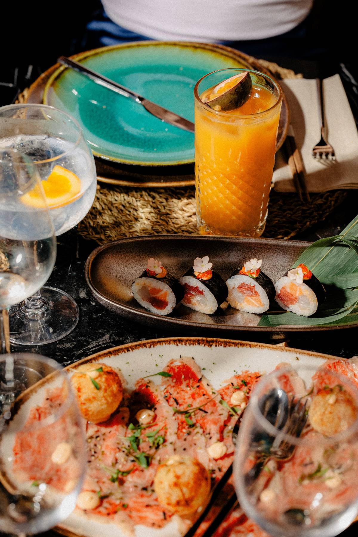 comida no restaurante asiático MÖTAO